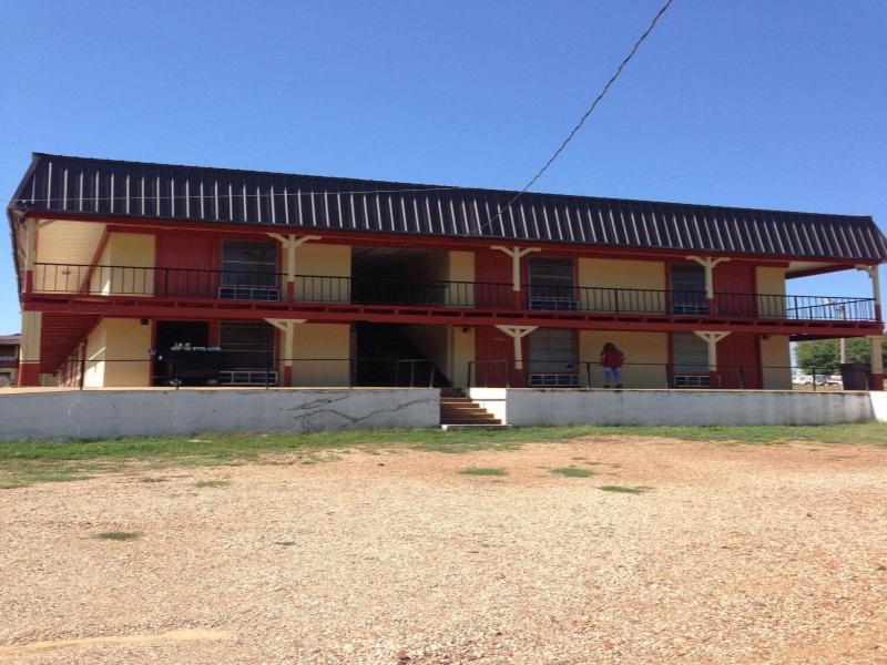 Sportsman Inn and Suites