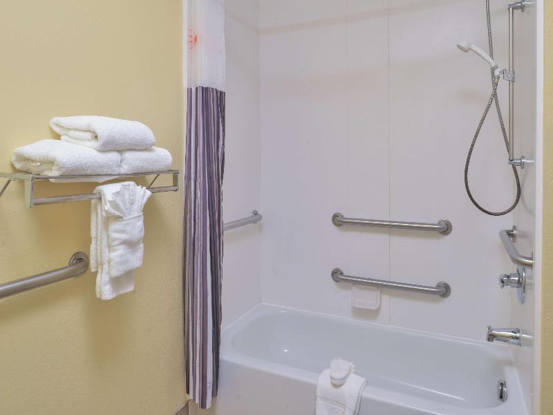 La Quinta Inn & Suites Atlanta South - Newnan image