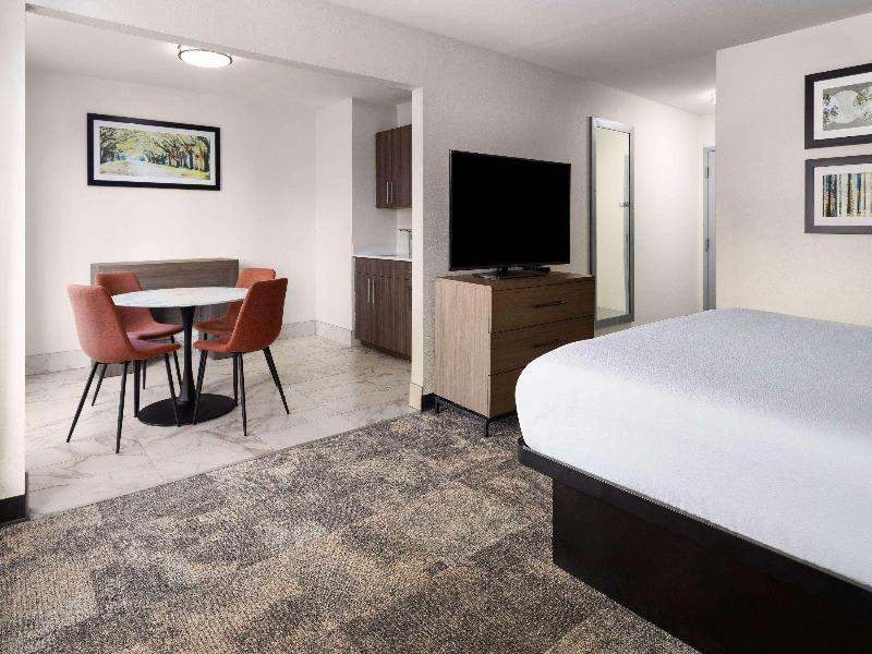 La Quinta Inn & Suites Atlanta South - Newnan image