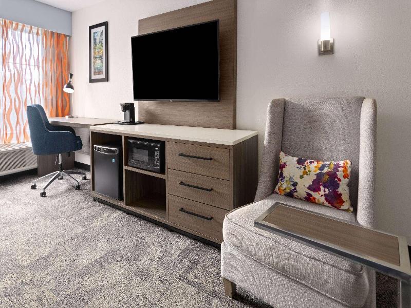 La Quinta Inn & Suites Atlanta South - Newnan image