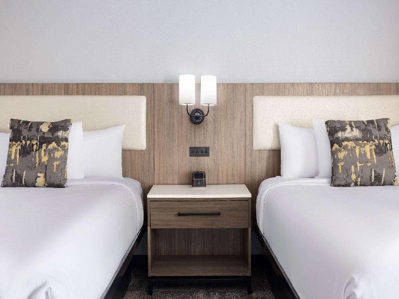 La Quinta Inn & Suites Atlanta South - Newnan image