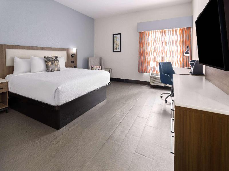 La Quinta Inn & Suites Atlanta South - Newnan image