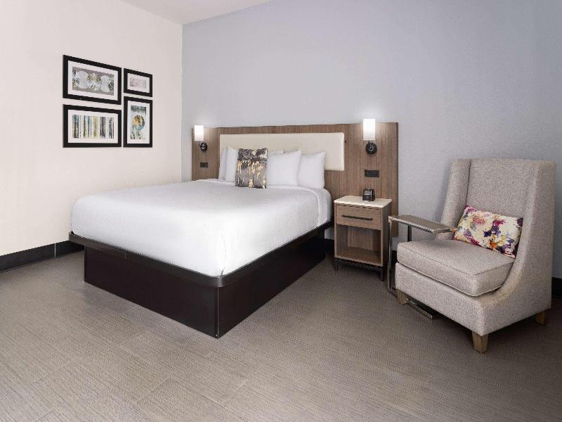 La Quinta Inn & Suites Atlanta South - Newnan image