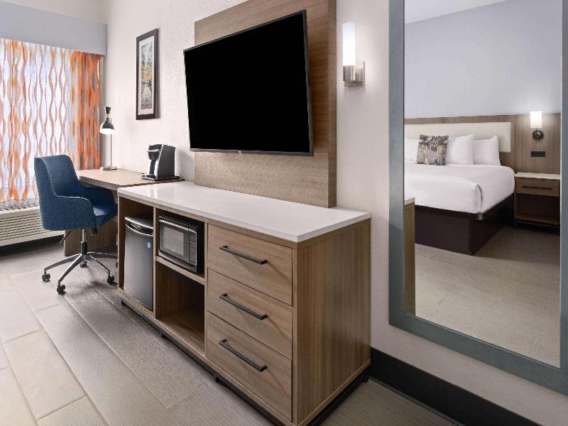 La Quinta Inn & Suites Atlanta South - Newnan image