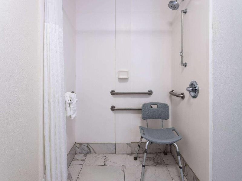 La Quinta Inn & Suites Atlanta South - Newnan image