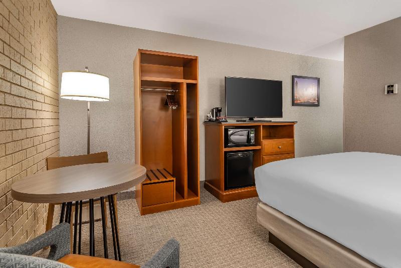 Drury Inn & Suites Airport Atlanta image