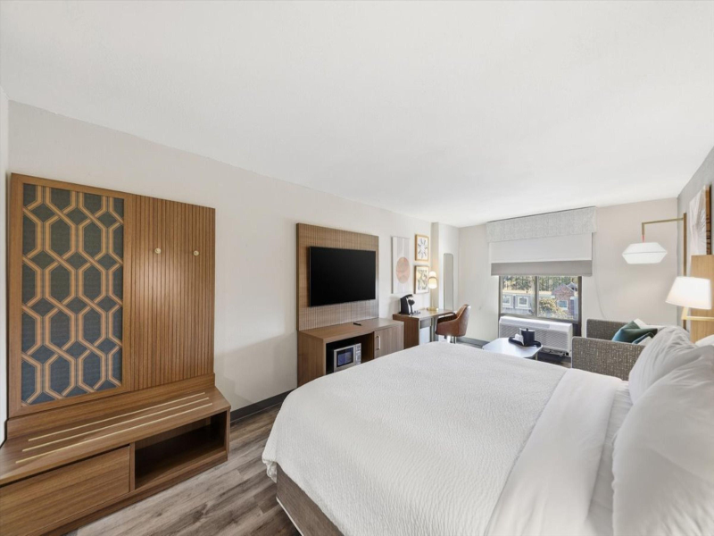 Holiday Inn Atlanta-Northlake by IHG image