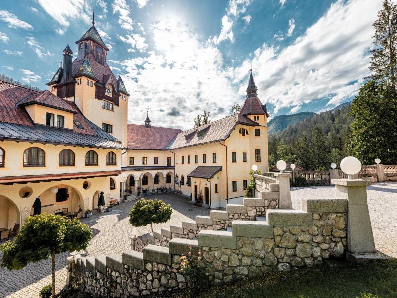 Schlosshotel Kassegg image