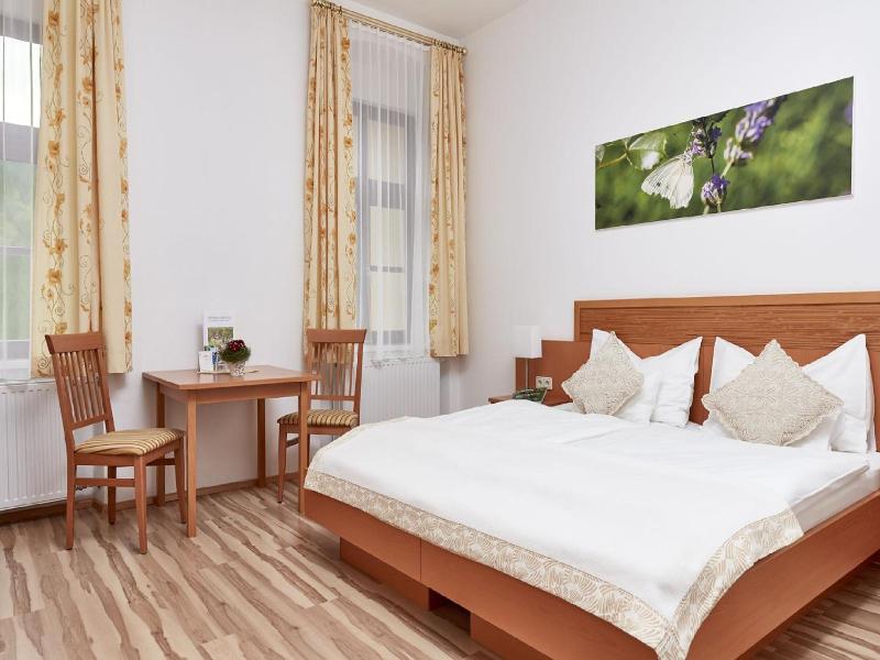 Schlosshotel Kassegg image