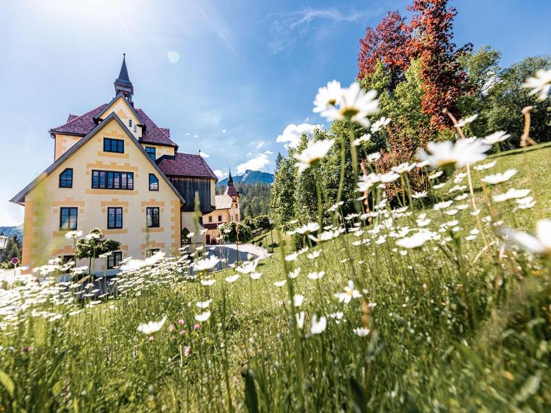 Schlosshotel Kassegg image