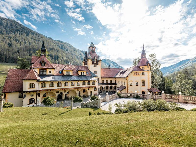 Schlosshotel Kassegg image
