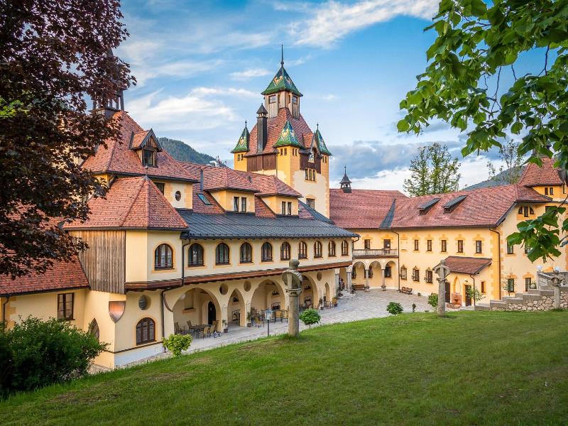 Schlosshotel Kassegg image