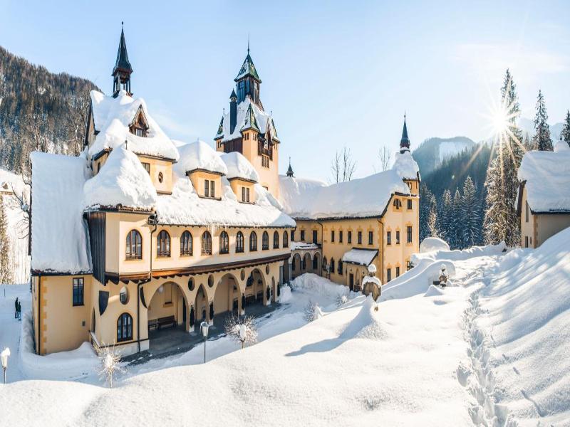 Schlosshotel Kassegg image