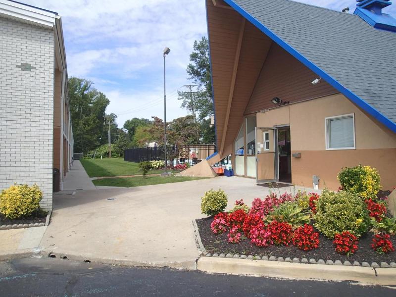 Crystal Inn image