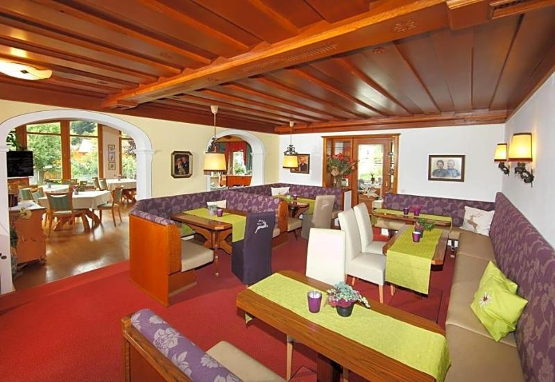 Hettlerhof image