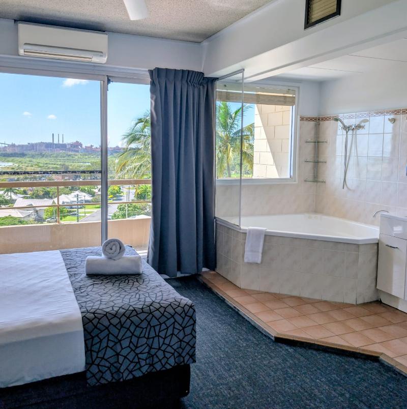 Lumina Motel Gladstone (Formerly Camelot Motel) image