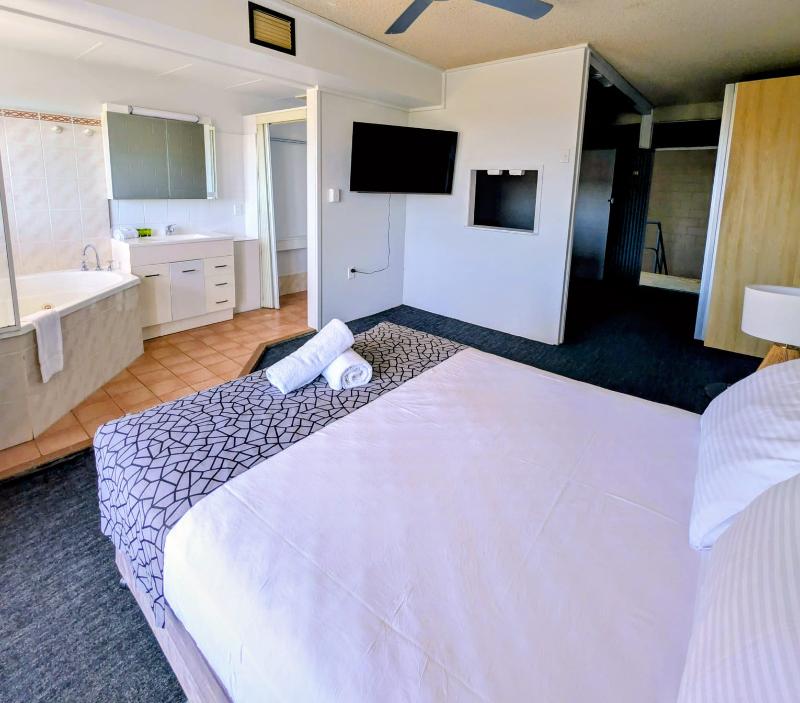 Lumina Motel Gladstone (Formerly Camelot Motel) image