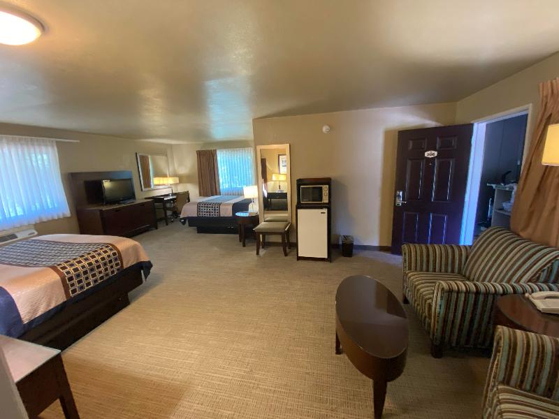 Vino Inn and Suites image