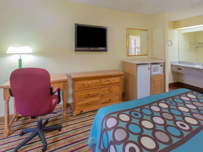 Super 8 by Wyndham Norcross/I-85 Atlanta image