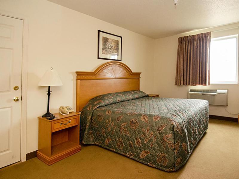 Urbana Inn & Suites