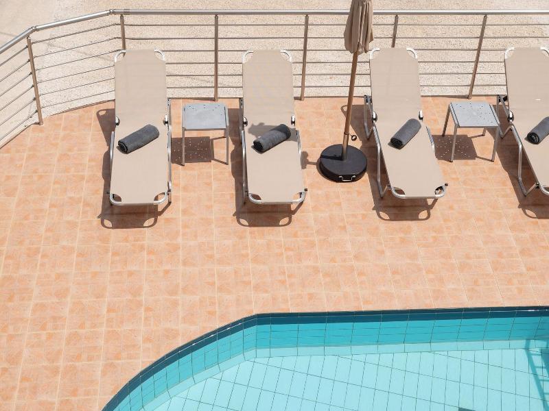 Thelesi Apartments image