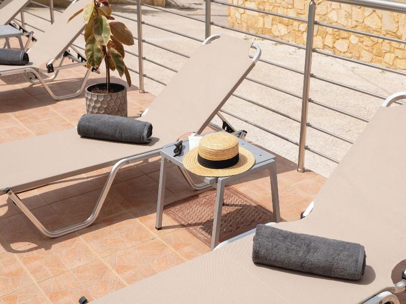 Thelesi Apartments image