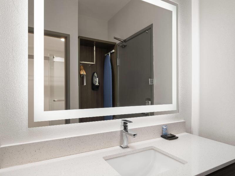 La Quinta Inn & Suites Atlanta Roswell image
