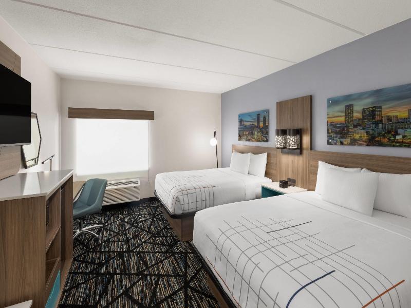 La Quinta Inn & Suites Atlanta Roswell image
