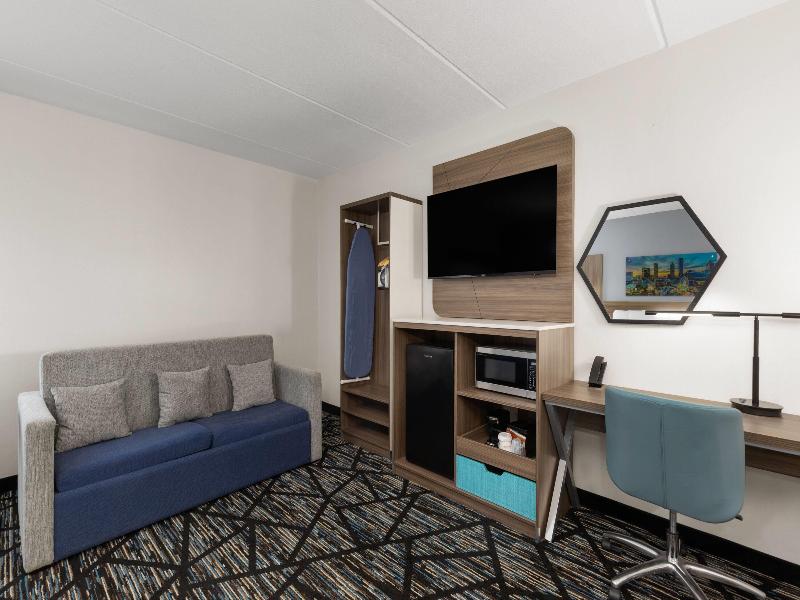 La Quinta Inn & Suites Atlanta Roswell image