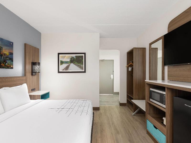 La Quinta Inn & Suites Atlanta Roswell image