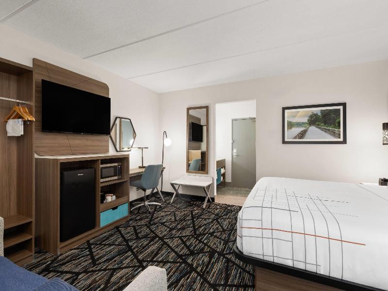 La Quinta Inn & Suites Atlanta Roswell image