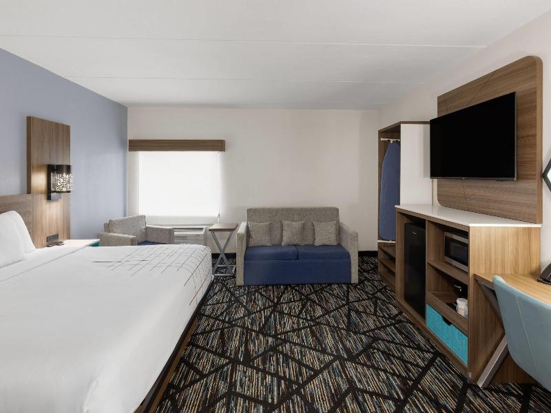 La Quinta Inn & Suites Atlanta Roswell image