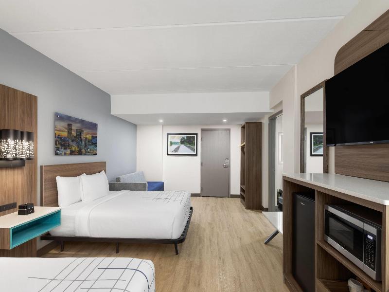 La Quinta Inn & Suites Atlanta Roswell image