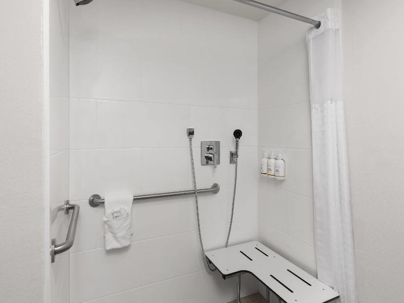 La Quinta Inn & Suites Atlanta Roswell image