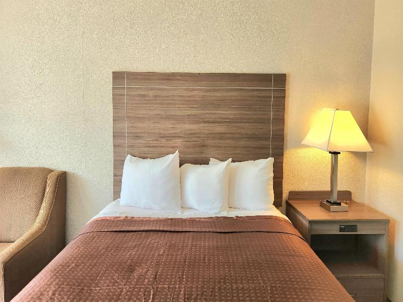 Days Inn by Wyndham Seguin TX image