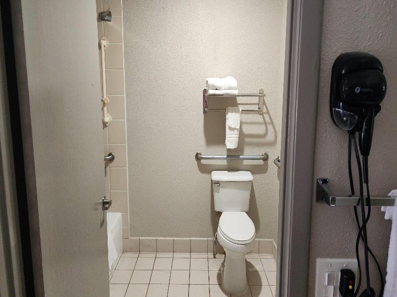 Days Inn by Wyndham Seguin TX image