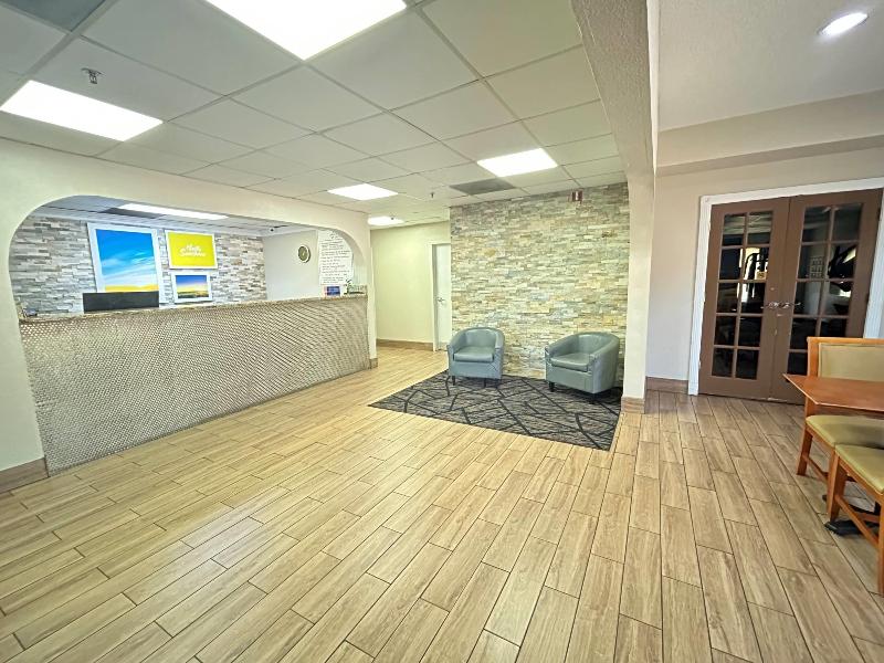 Days Inn & Suites by Wyndham Stockbridge Atlanta — view