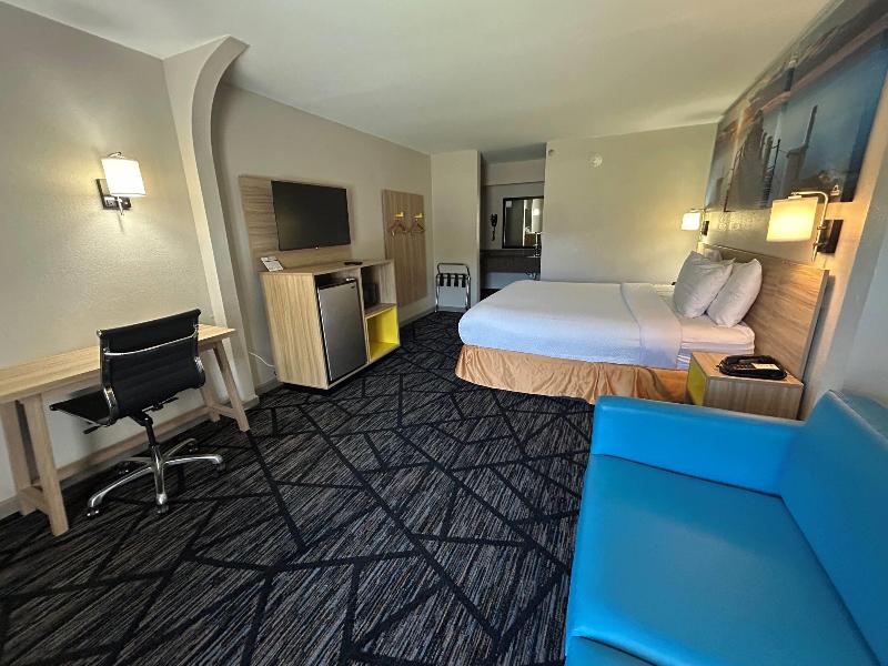 Days Inn & Suites by Wyndham Stockbridge Atlanta image