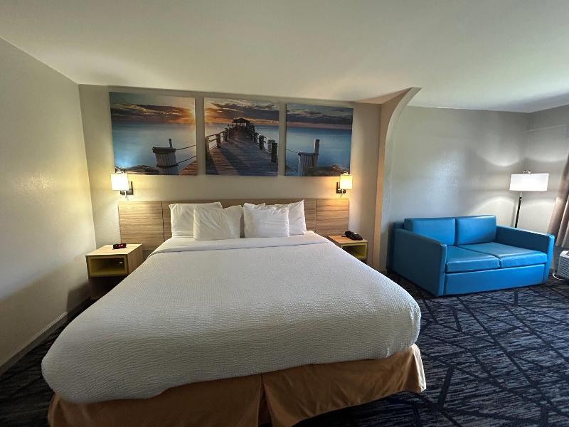 Days Inn & Suites by Wyndham Stockbridge Atlanta image