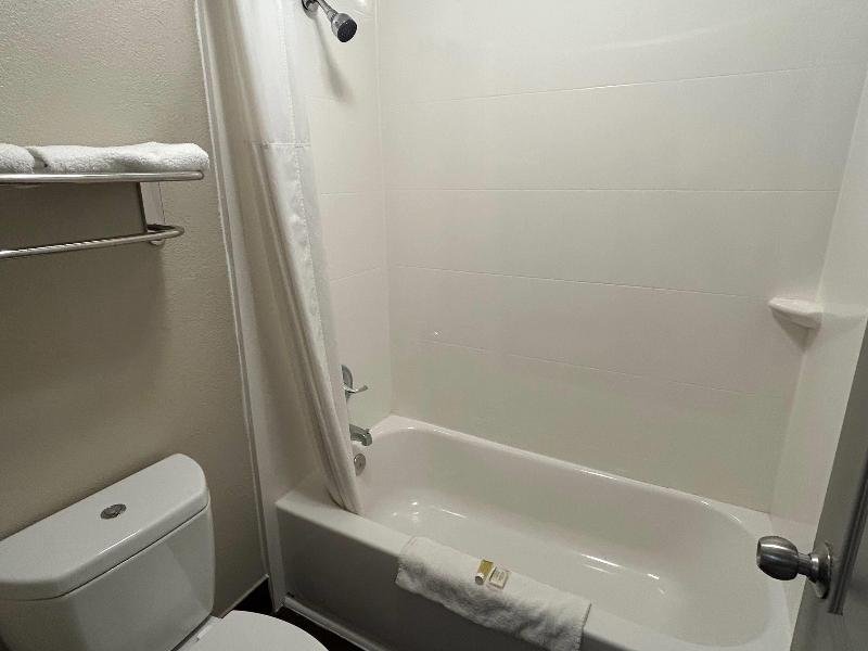 Days Inn & Suites by Wyndham Stockbridge Atlanta image