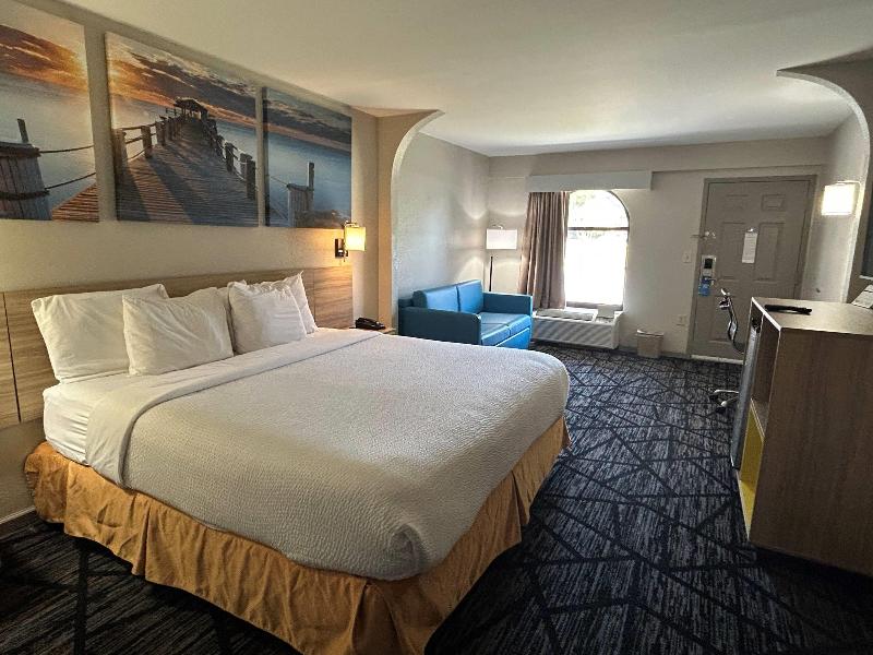 Days Inn & Suites by Wyndham Stockbridge Atlanta image