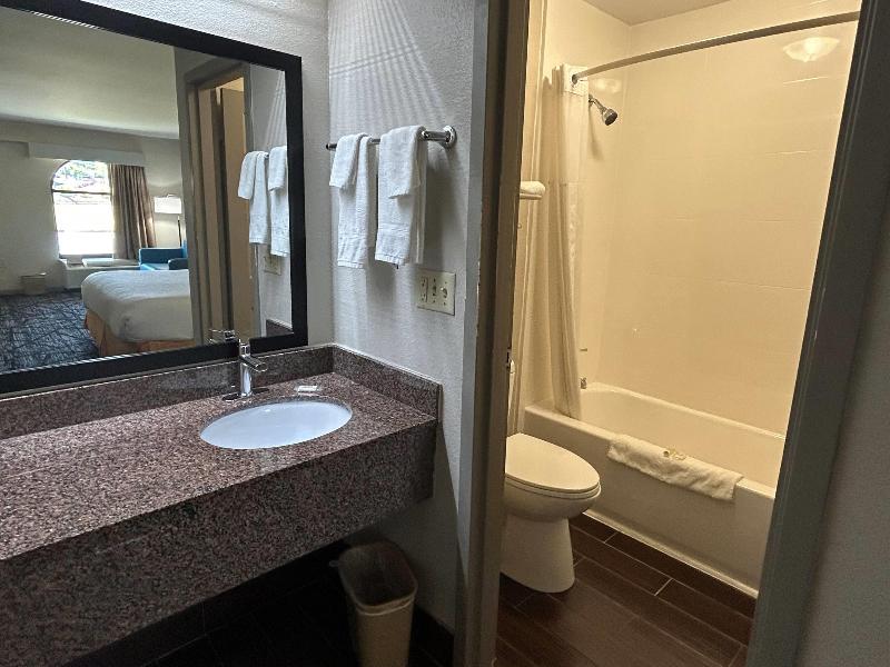 Days Inn & Suites by Wyndham Stockbridge Atlanta image