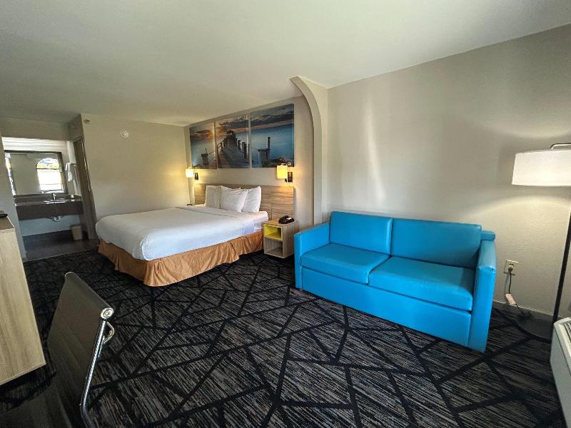Days Inn & Suites by Wyndham Stockbridge Atlanta image