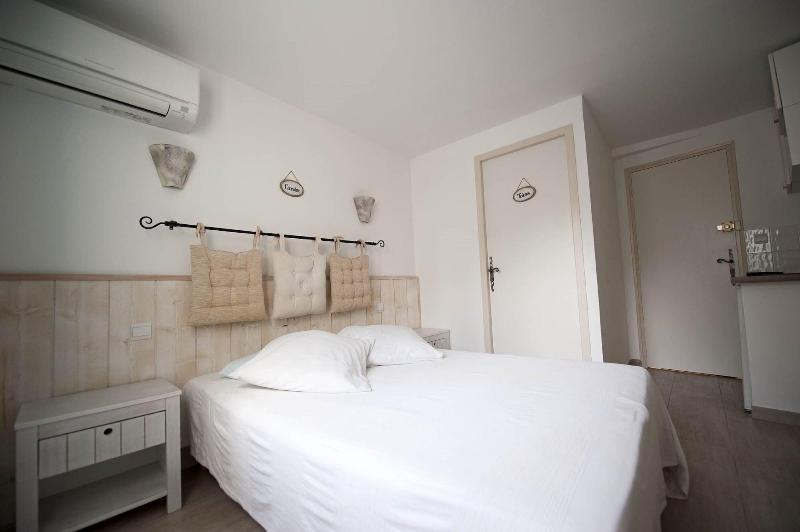 Hotel Altera Roma ( before Avignon Hôtel Monclar ) image