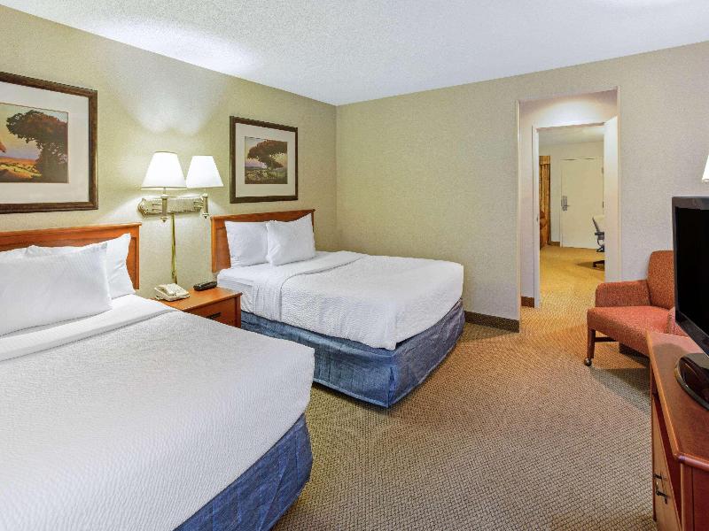 STUDIO TWO DOUBLE BEDS NON SMOKING