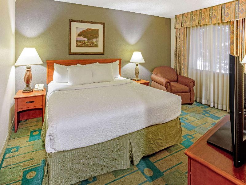 SUITE DELUXE KING BED
