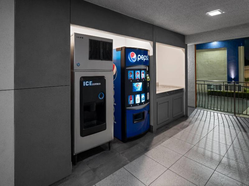 Travelodge Inn & Suites Wyndham Anaheim Disneyland image