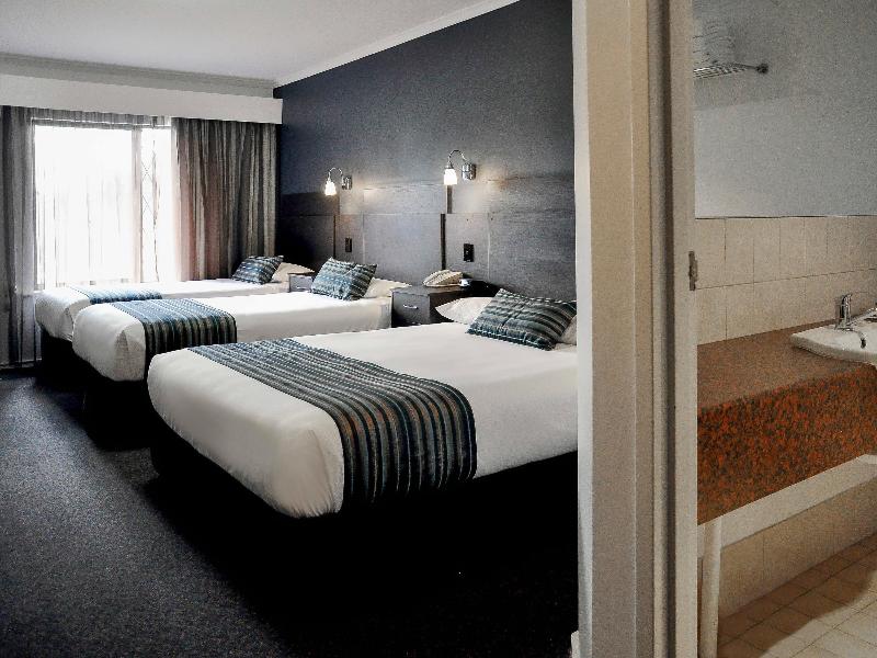 Ibis Styles Adelaide Manor image