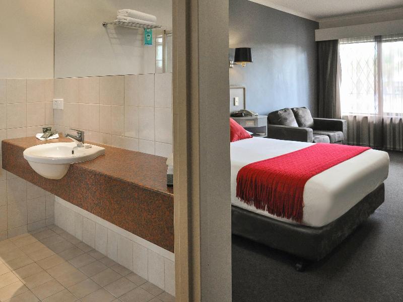 Ibis Styles Adelaide Manor image