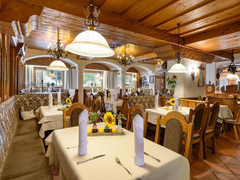 Hotel Wirtshaus Sattlerwirt image